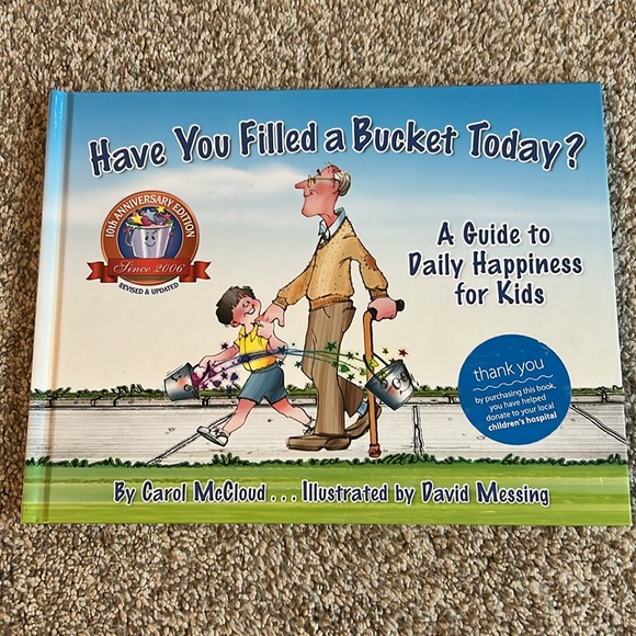 2x Hardcover Books - Picture 6 of 9